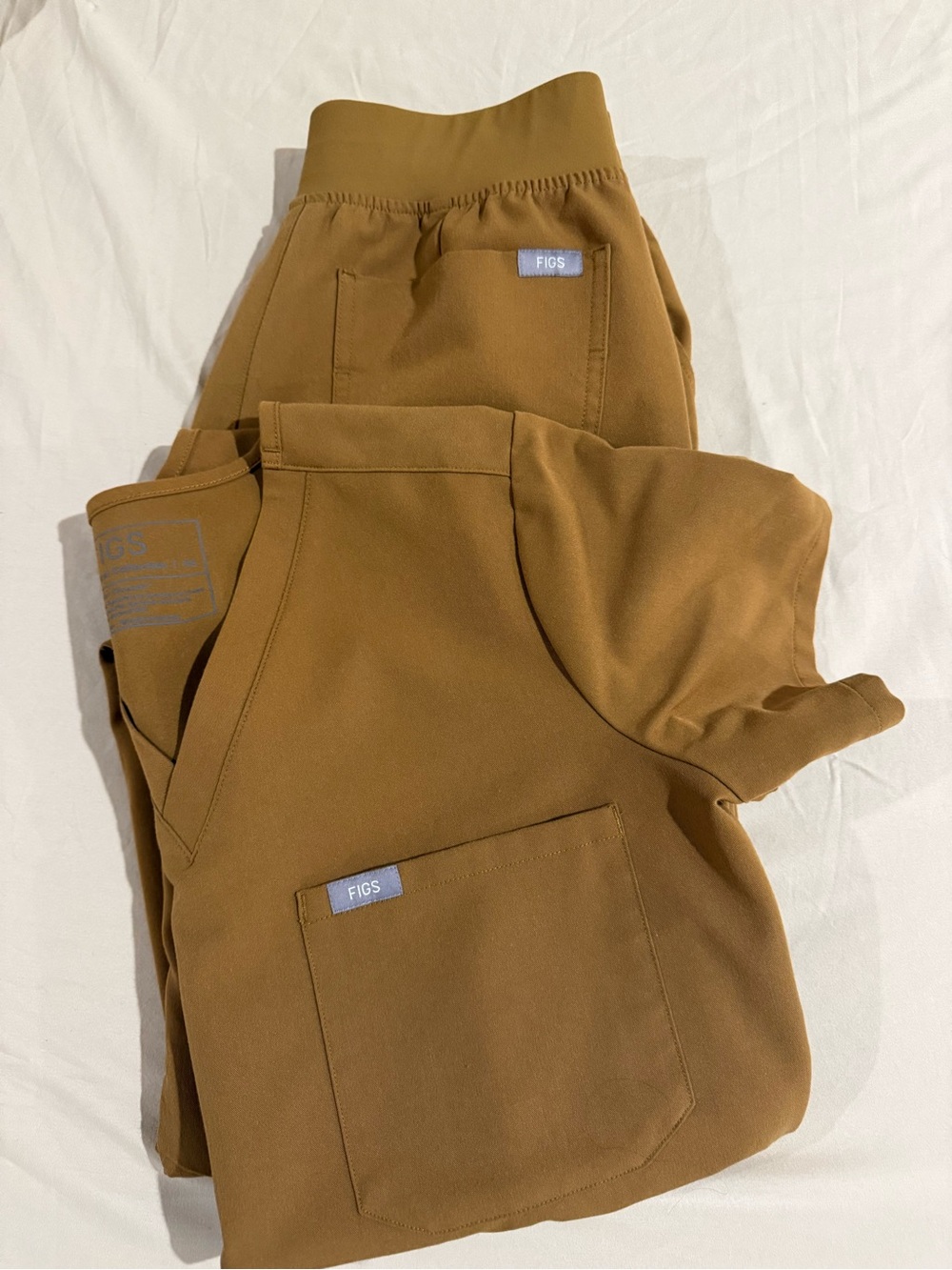 Earth Zamora Jogger Pant with matching scrub top - Picture 2 of 2